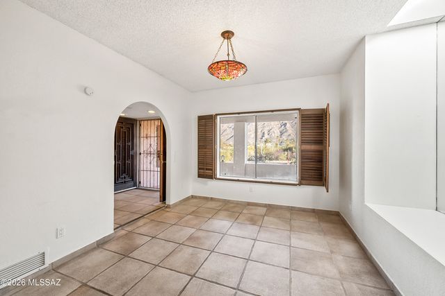 4740 E Camino La Brinca, Tucson, AZ 85718