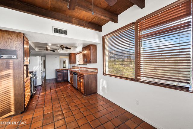 4740 E Camino La Brinca, Tucson, AZ 85718