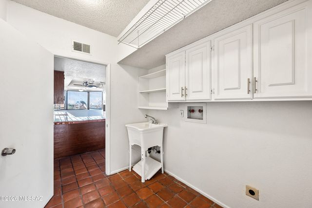 4740 E Camino La Brinca, Tucson, AZ 85718