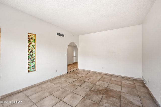 4740 E Camino La Brinca, Tucson, AZ 85718