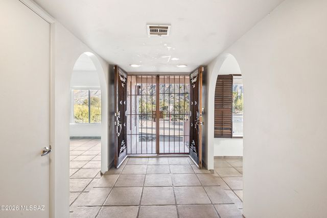 4740 E Camino La Brinca, Tucson, AZ 85718