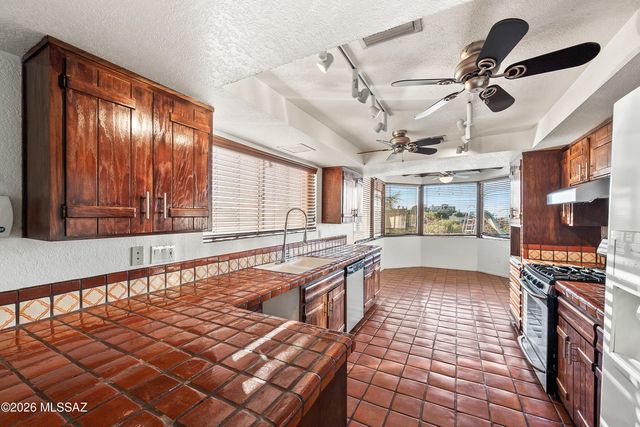 4740 E Camino La Brinca, Tucson, AZ 85718