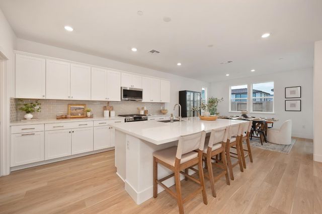 225 Vectra Ct, Roseville, CA 95747