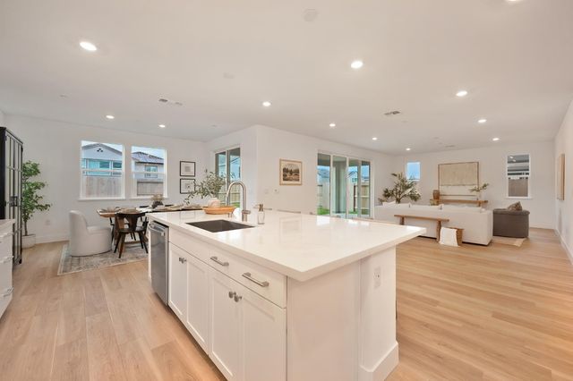 225 Vectra Ct, Roseville, CA 95747