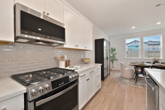 225 Vectra Ct, Roseville, CA 95747