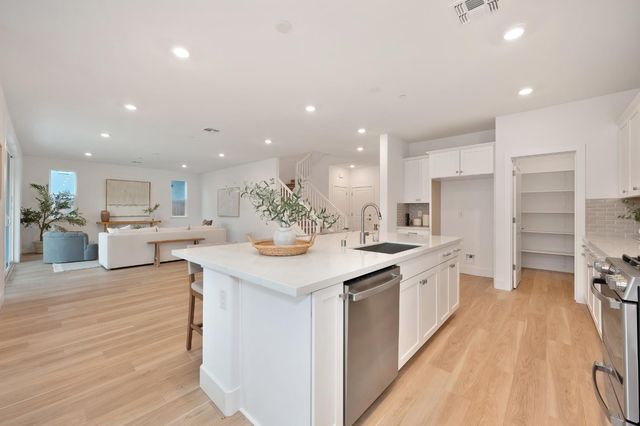 225 Vectra Ct, Roseville, CA 95747