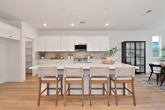 225 Vectra Ct, Roseville, CA 95747