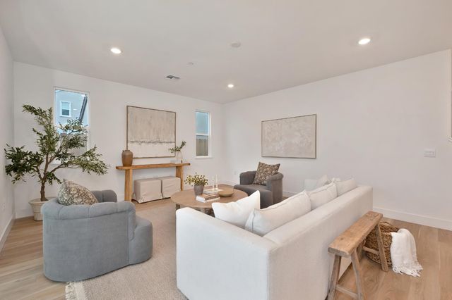 225 Vectra Ct, Roseville, CA 95747