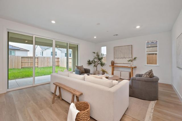 225 Vectra Ct, Roseville, CA 95747