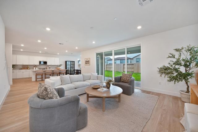 225 Vectra Ct, Roseville, CA 95747