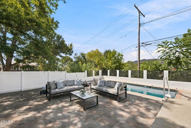 3942 Los Olivos Lane, Glendale, CA 91214