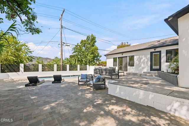 3942 Los Olivos Lane, Glendale, CA 91214