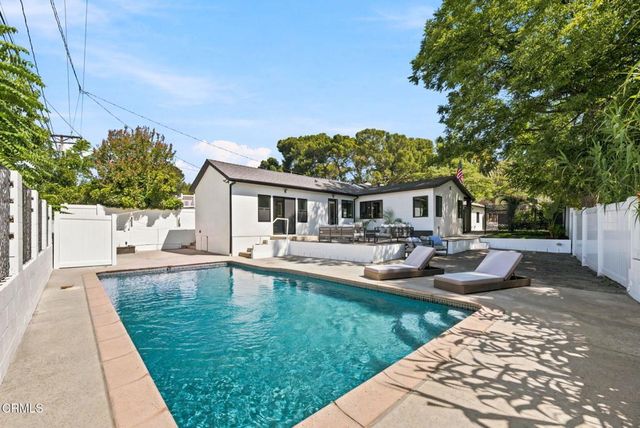 3942 Los Olivos Lane, Glendale, CA 91214