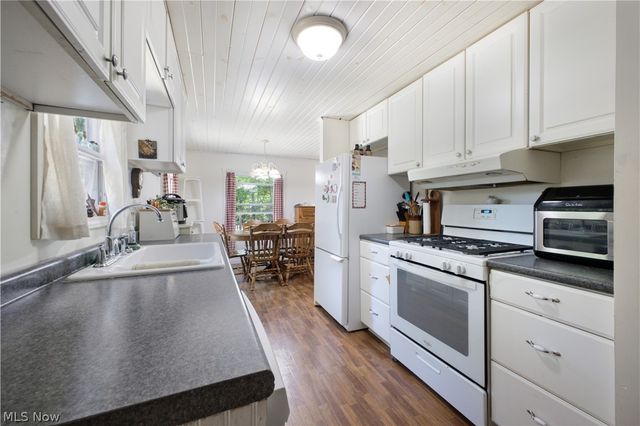 5018 Fairfield School Road, Columbiana, OH 44408
