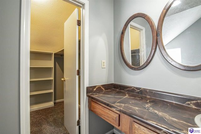 1362 Darlene Circle, Radcliff, KY 40160