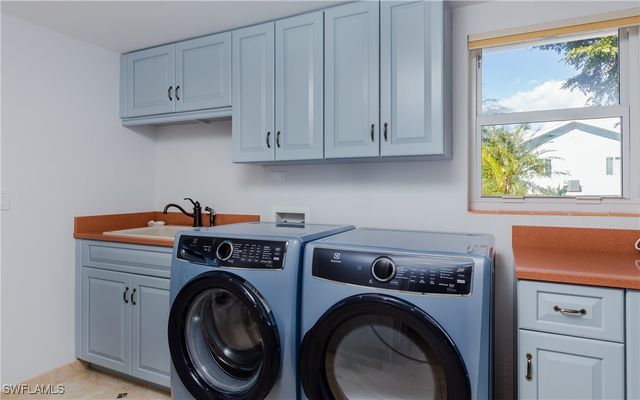 1406 Causey CT, Sanibel, FL 33957