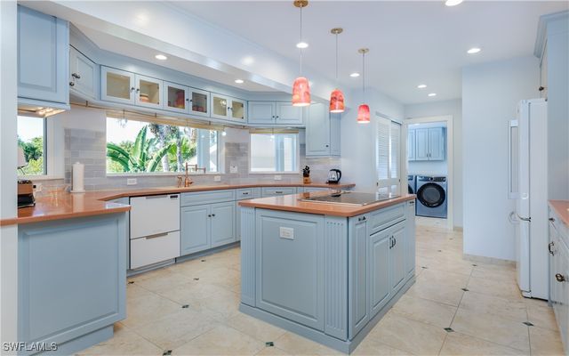 1406 Causey CT, Sanibel, FL 33957