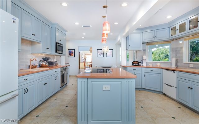 1406 Causey CT, Sanibel, FL 33957