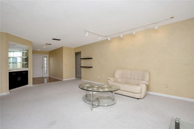 18807 TOURNAMENT TRAIL, Tampa, FL 33647