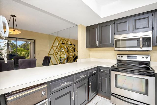18807 TOURNAMENT TRAIL, Tampa, FL 33647