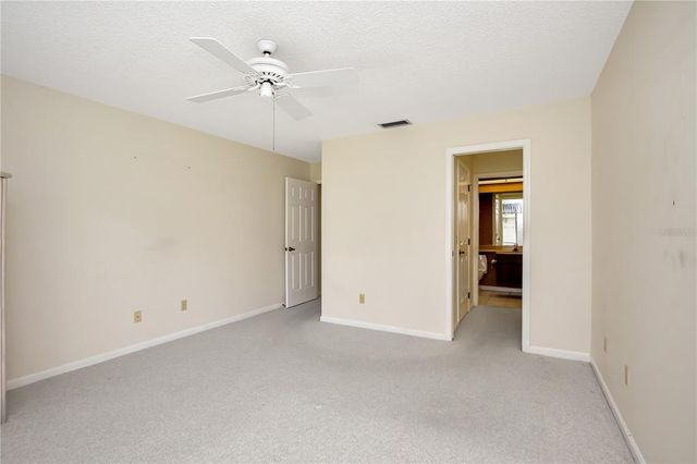 18807 TOURNAMENT TRAIL, Tampa, FL 33647