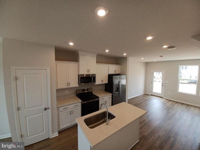 182 COOLIDGE AVE, Ranson, WV 25438