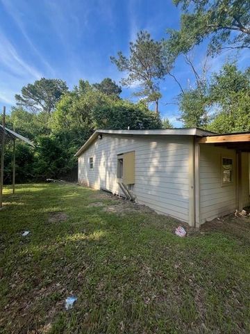 411 Richard Street, Coldspring, TX 77331