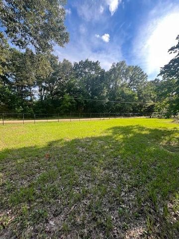 411 Richard Street, Coldspring, TX 77331