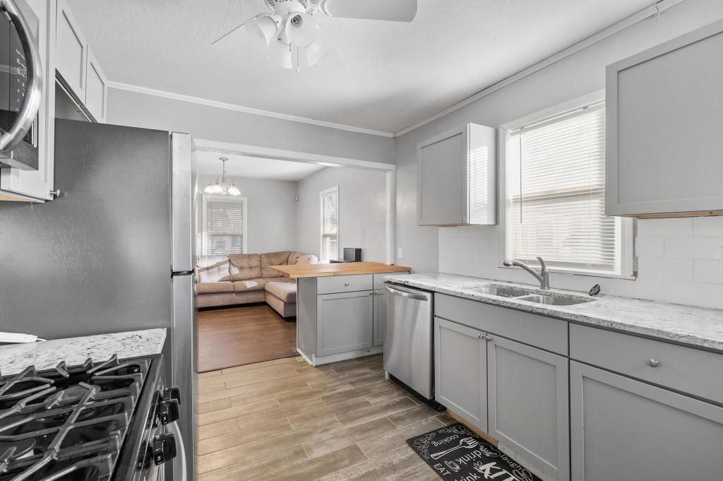 2631 Thomas Avenue N, Minneapolis, MN 55411