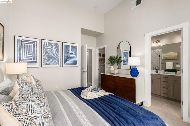 28970 Parkridge Loop 118, Hayward, CA 94544