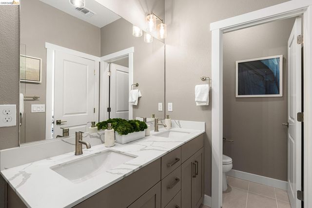 28970 Parkridge Loop 118, Hayward, CA 94544