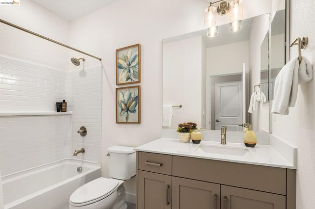 28970 Parkridge Loop 118, Hayward, CA 94544