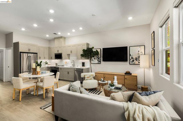 28970 Parkridge Loop 118, Hayward, CA 94544