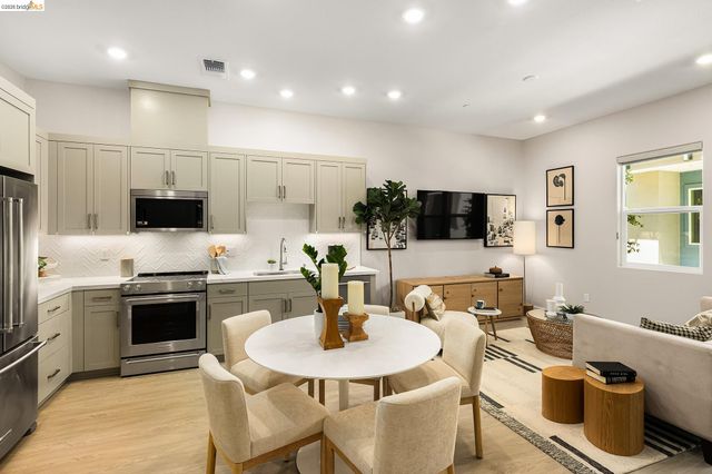 28970 Parkridge Loop 118, Hayward, CA 94544