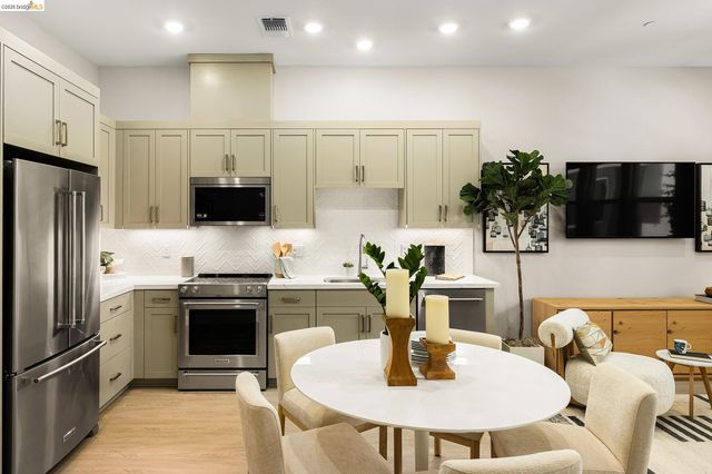 28970 Parkridge Loop 118, Hayward, CA 94544