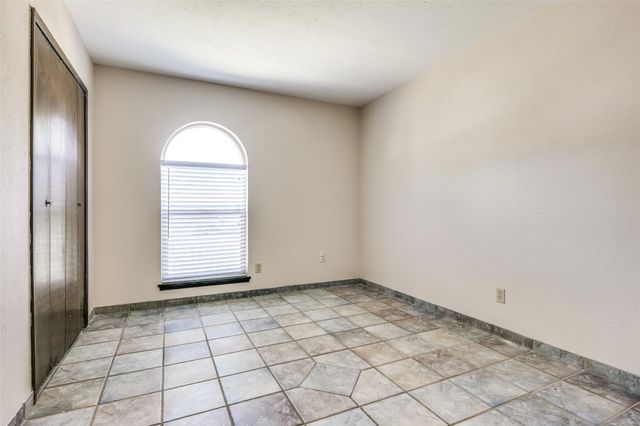 1525 Meandering Way, Garland, TX 75040