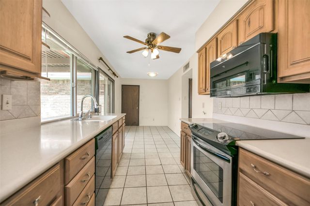 1525 Meandering Way, Garland, TX 75040