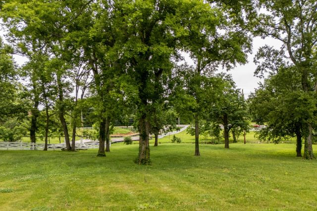 8318 Moores Ln, Brentwood, TN 37027