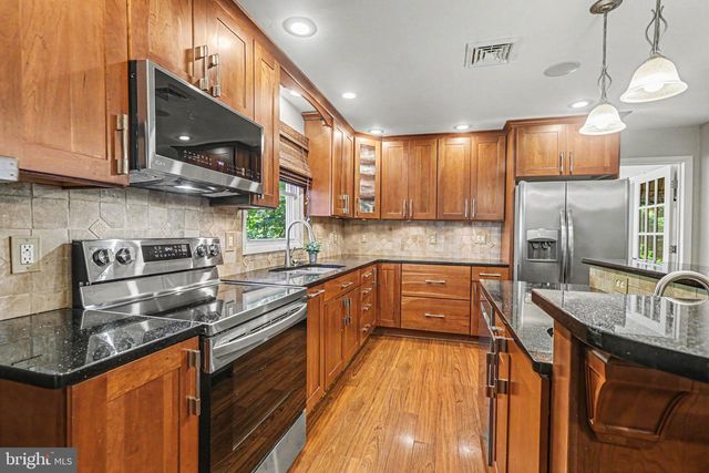 501 BENYOU LN, New Cumberland, PA 17070