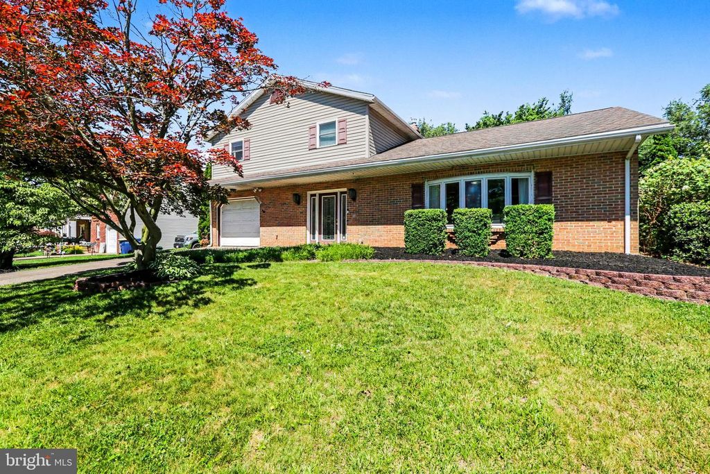 501 BENYOU LN, New Cumberland, PA 17070