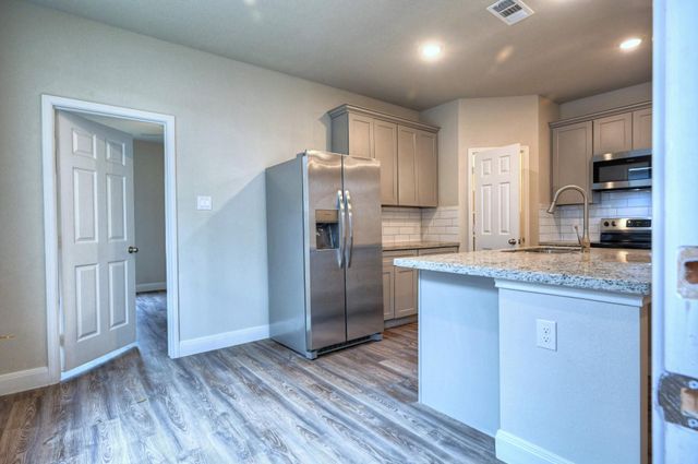 9175 Inwood, Willis, TX 77318