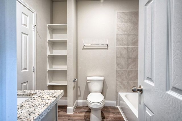 9175 Inwood, Willis, TX 77318