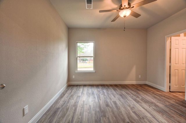 9175 Inwood, Willis, TX 77318