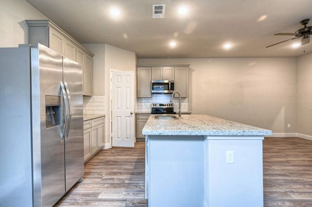 9175 Inwood, Willis, TX 77318