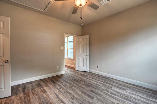 9175 Inwood, Willis, TX 77318