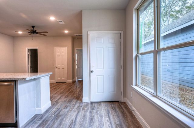 9175 Inwood, Willis, TX 77318