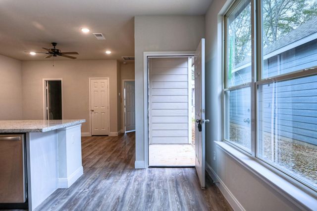 9175 Inwood, Willis, TX 77318