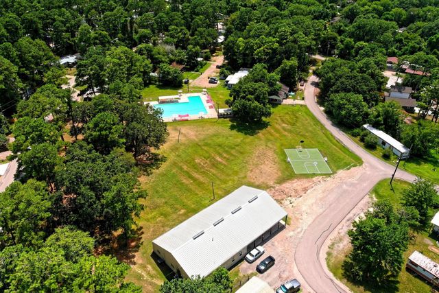 9175 Inwood, Willis, TX 77318