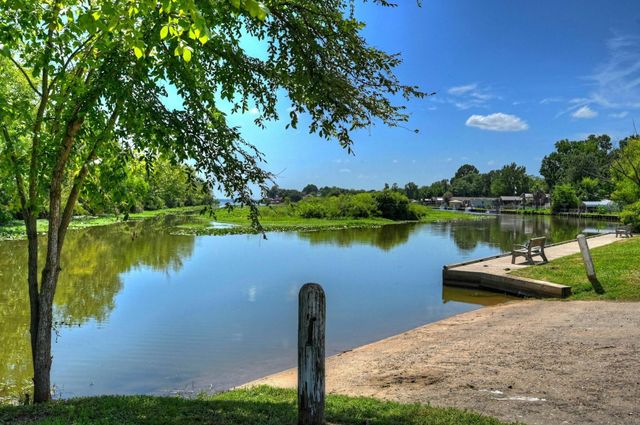 9175 Inwood, Willis, TX 77318