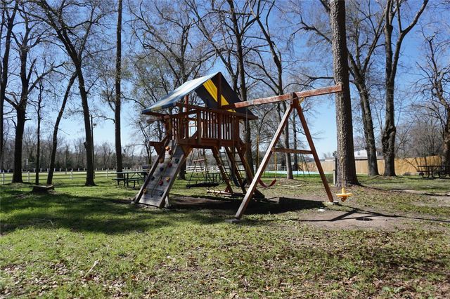 9175 Inwood, Willis, TX 77318